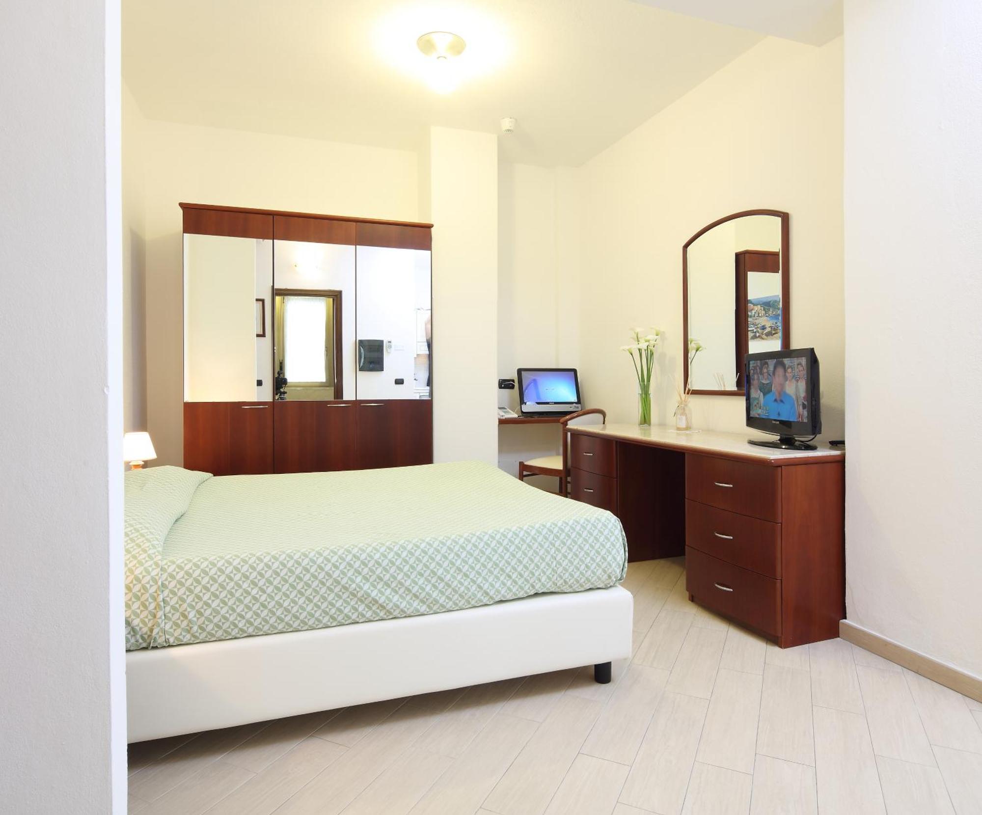 Residence Hotel Kriss Deiva Marina Exterior photo