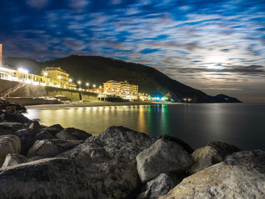 Residence Hotel Kriss Deiva Marina Exterior photo
