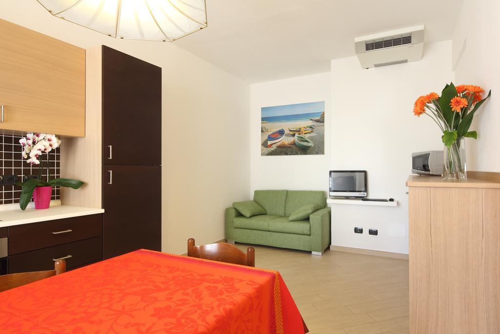 Residence Hotel Kriss Deiva Marina Exterior photo